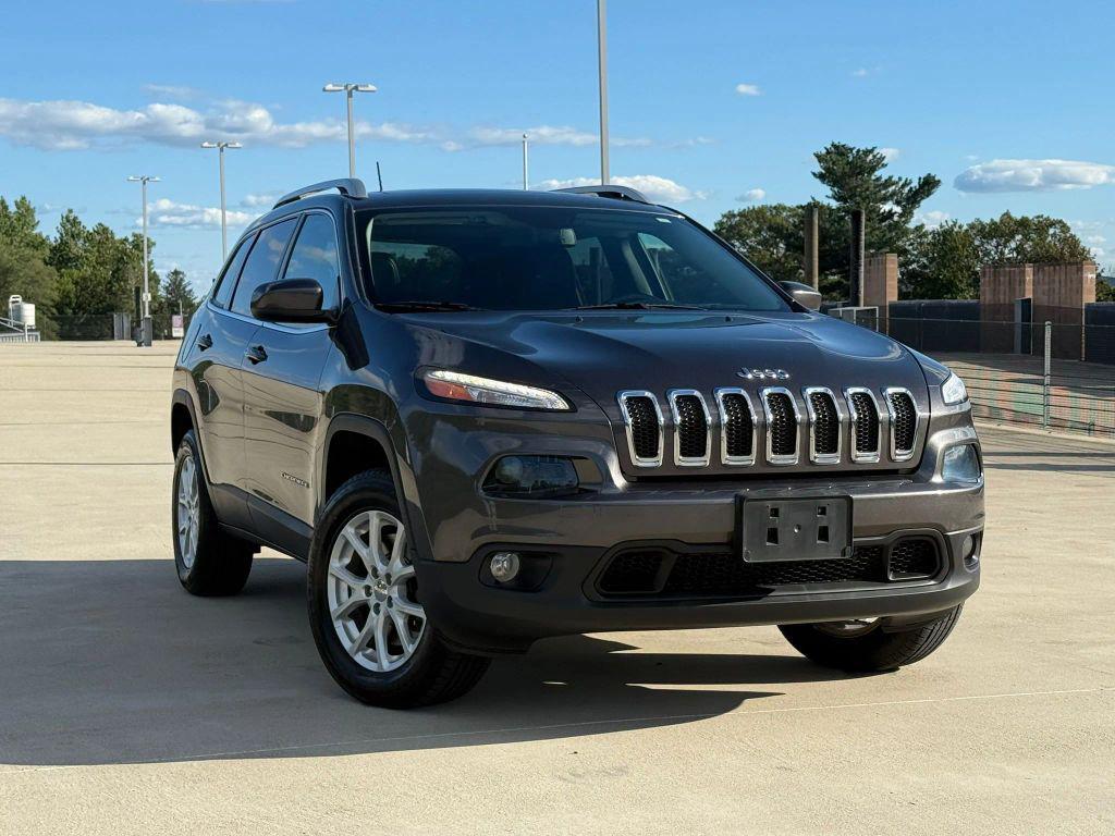 used 2018 Jeep Cherokee car, priced at $10,995