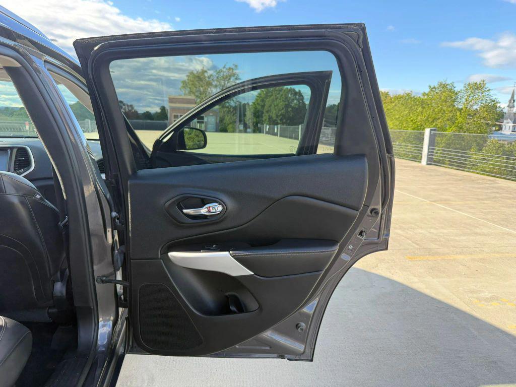 used 2018 Jeep Cherokee car, priced at $10,995