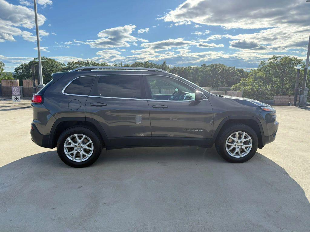 used 2018 Jeep Cherokee car, priced at $10,995