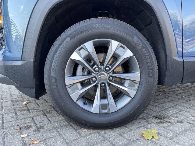 used 2025 Chevrolet Equinox car, priced at $28,999