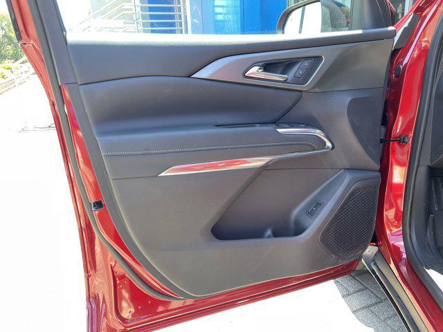 used 2024 Chevrolet Traverse car, priced at $40,990