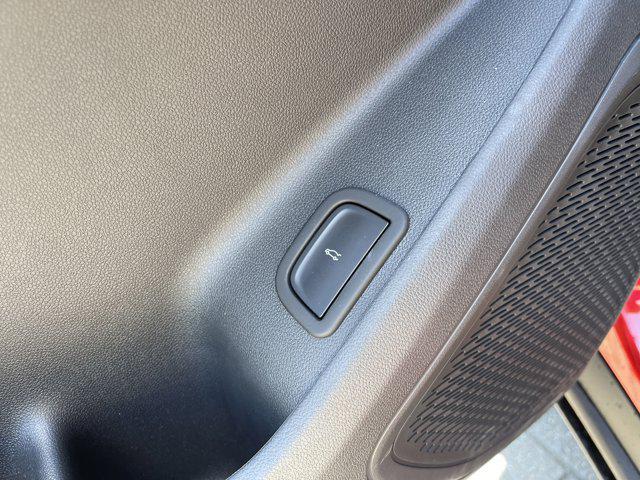 used 2024 Chevrolet Traverse car, priced at $40,990