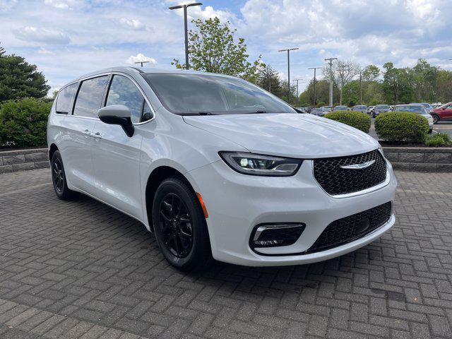used 2023 Chrysler Pacifica car, priced at $25,998