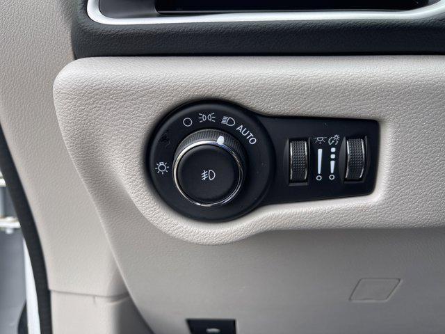 used 2023 Chrysler Pacifica car, priced at $25,998
