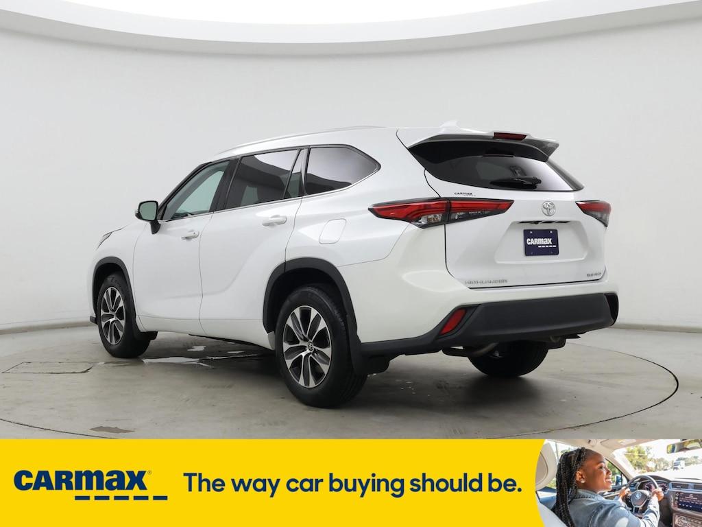 used 2022 Toyota Highlander car, priced at $36,998