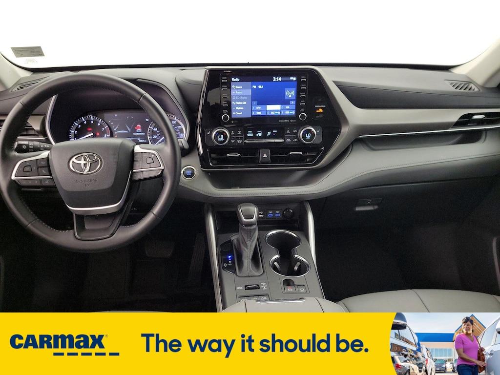 used 2022 Toyota Highlander car, priced at $36,998