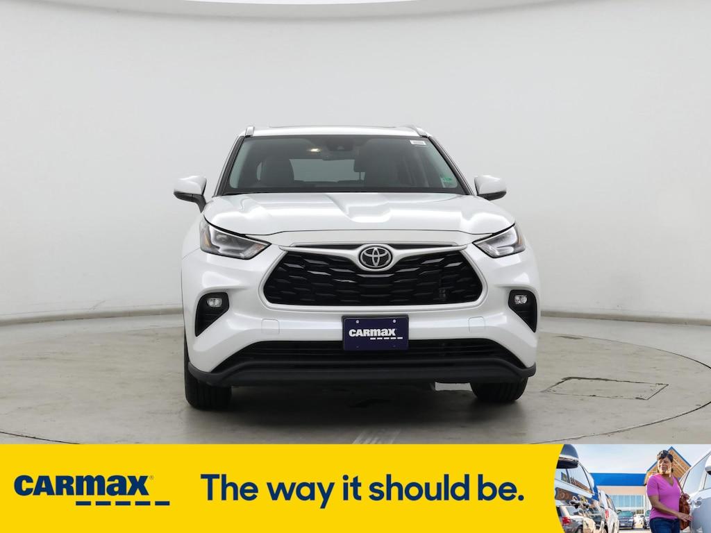 used 2022 Toyota Highlander car, priced at $36,998