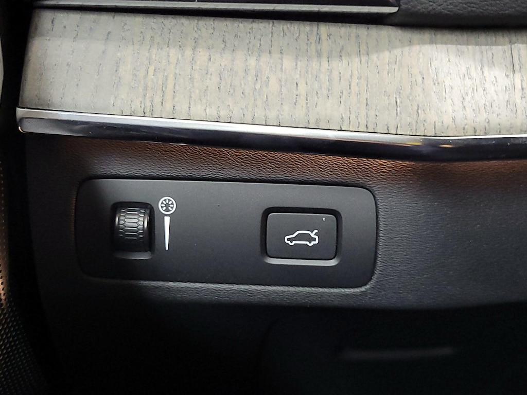 used 2022 Volvo XC90 car, priced at $40,998