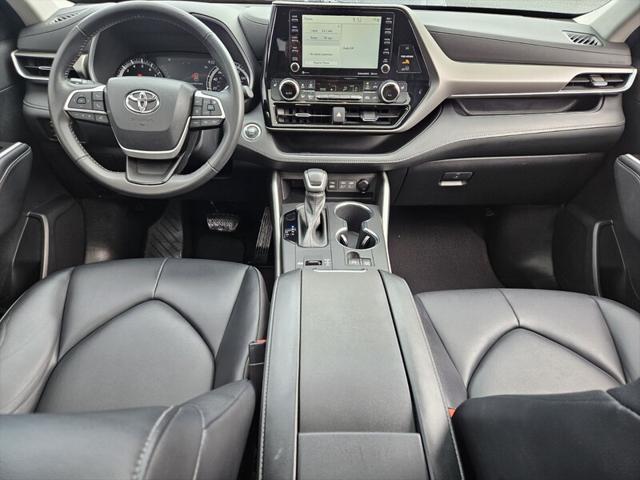 used 2022 Toyota Highlander car, priced at $35,995