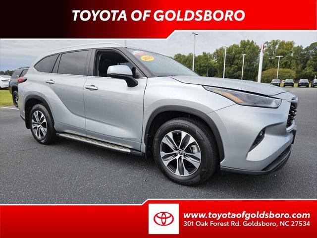 used 2022 Toyota Highlander car, priced at $35,995