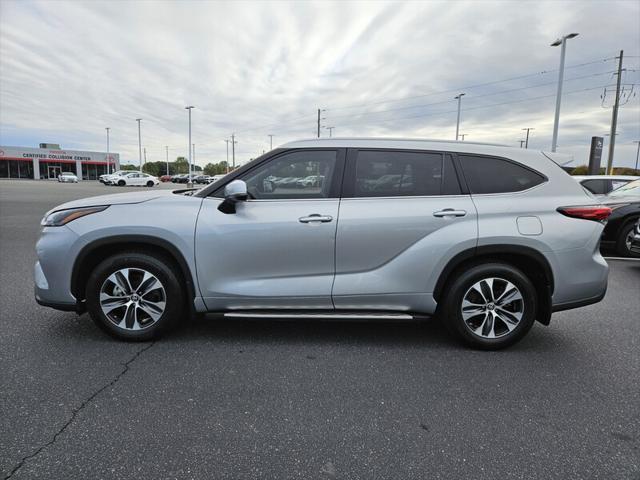 used 2022 Toyota Highlander car, priced at $35,995