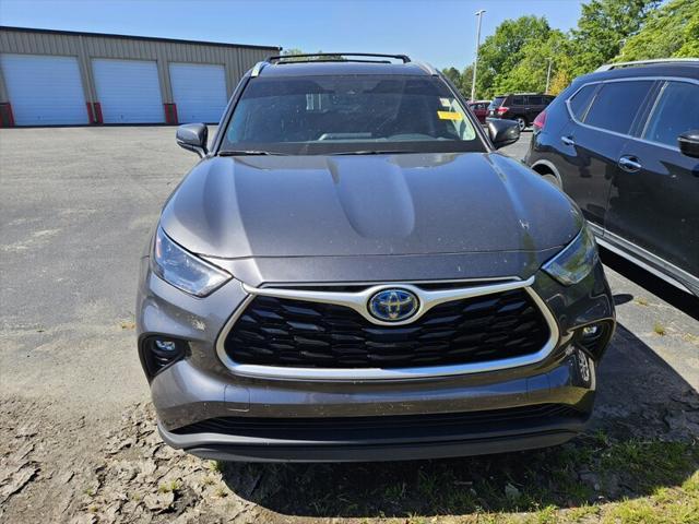 used 2022 Toyota Highlander Hybrid car, priced at $34,018