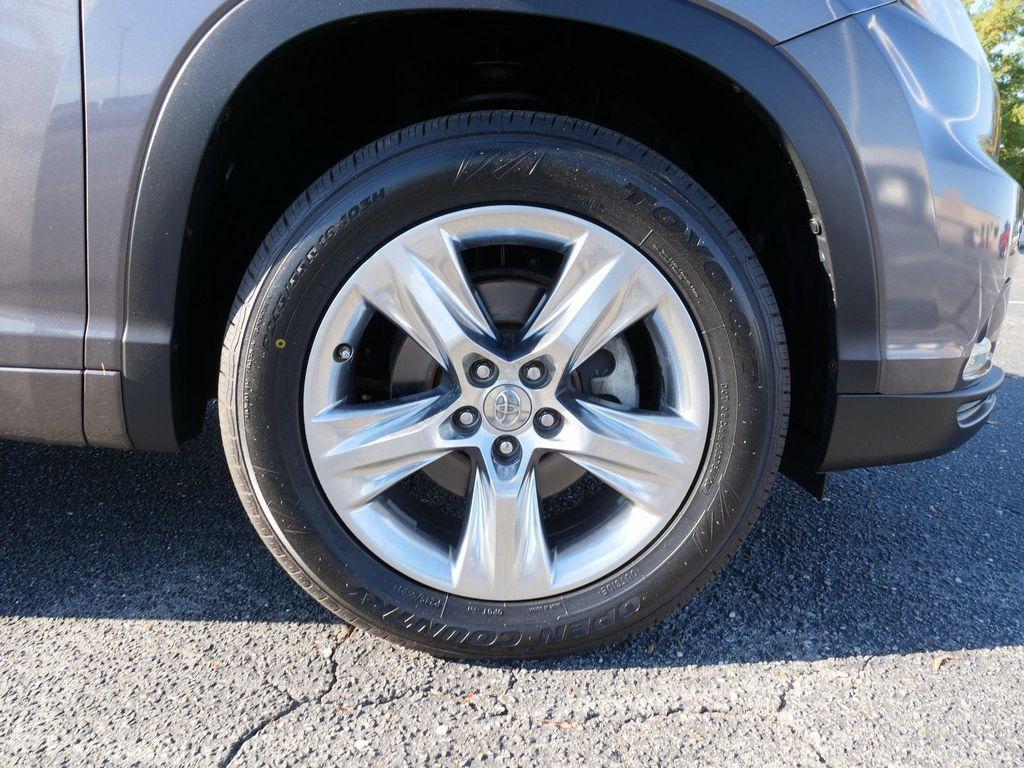 used 2015 Toyota Highlander car, priced at $19,125