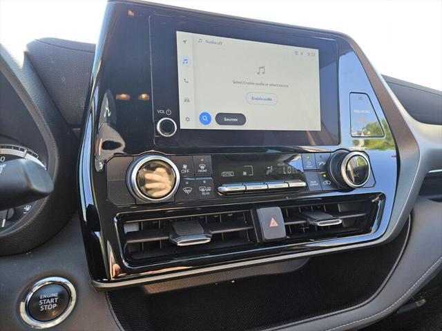 used 2023 Toyota Highlander car, priced at $31,880