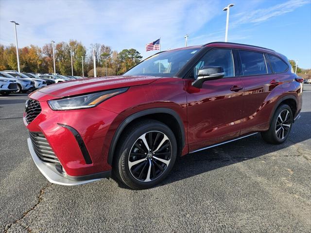 used 2022 Toyota Highlander car, priced at $33,997