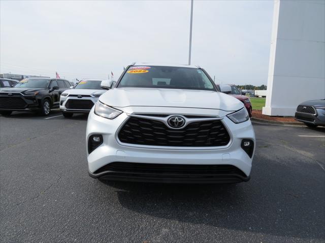 used 2022 Toyota Highlander car, priced at $36,212