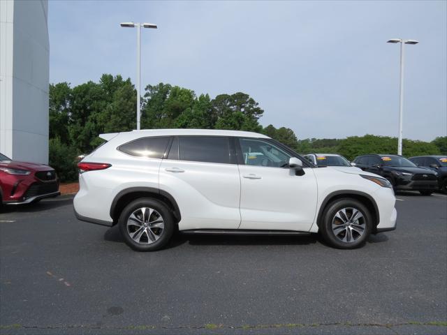 used 2022 Toyota Highlander car, priced at $36,212