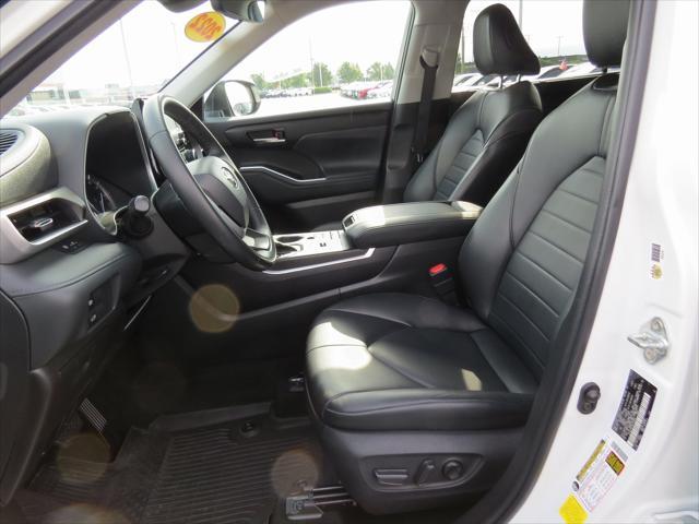 used 2022 Toyota Highlander car, priced at $36,212