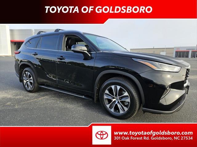 used 2021 Toyota Highlander car, priced at $31,397