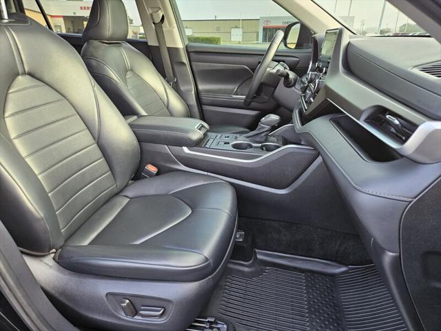 used 2021 Toyota Highlander car, priced at $31,397