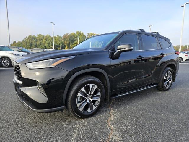 used 2021 Toyota Highlander car, priced at $31,397