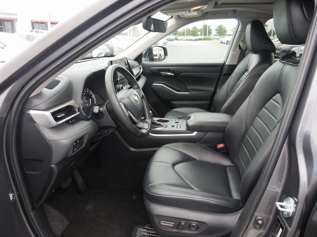 used 2024 Toyota Highlander car, priced at $38,622