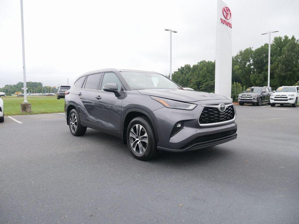 used 2024 Toyota Highlander car, priced at $38,622