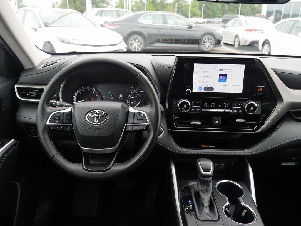 used 2024 Toyota Highlander car, priced at $38,622