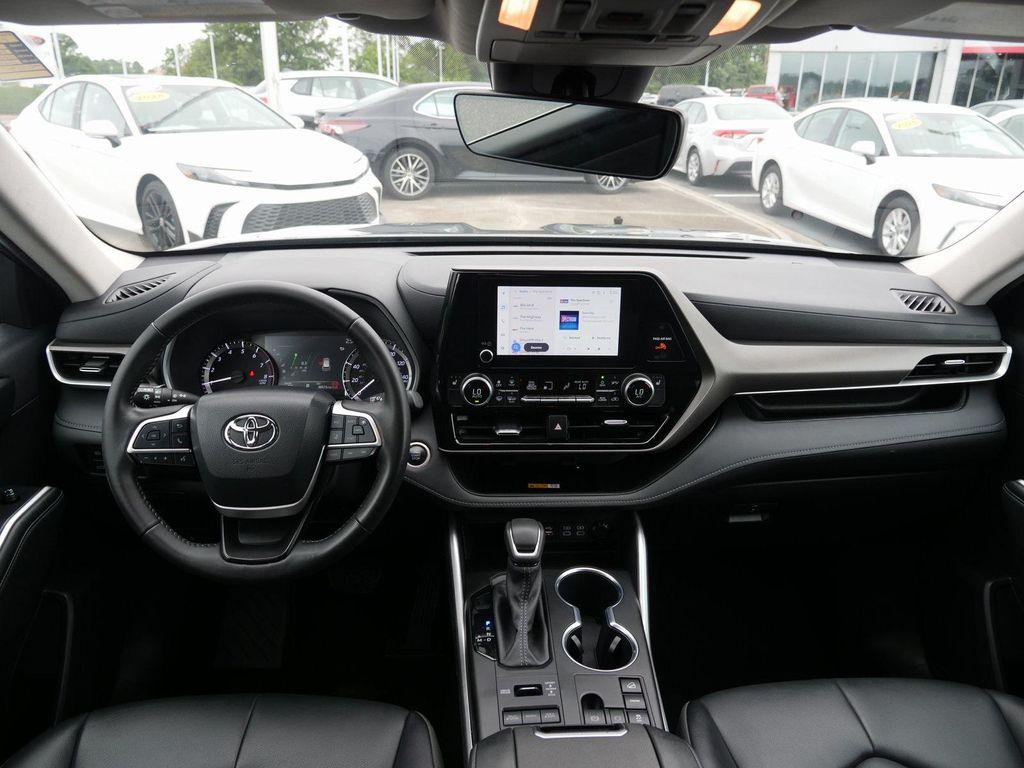 used 2024 Toyota Highlander car, priced at $38,622