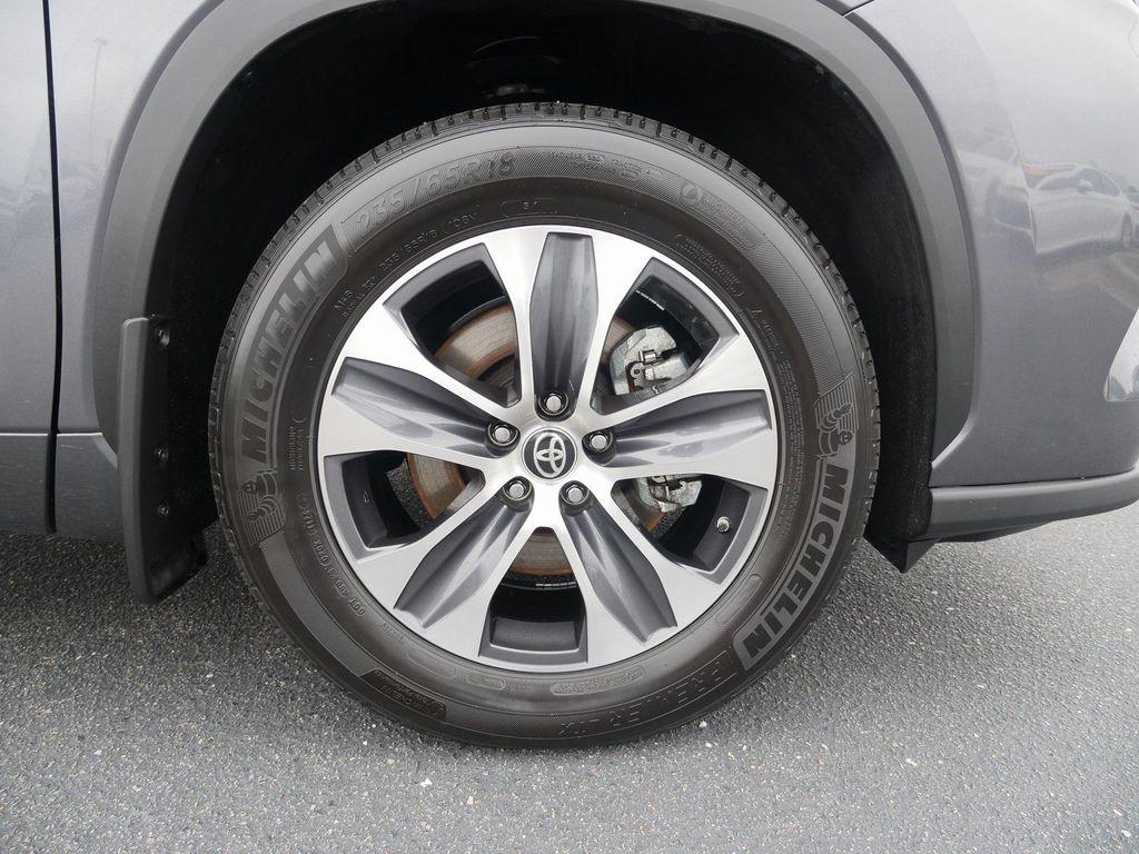 used 2024 Toyota Highlander car, priced at $38,622