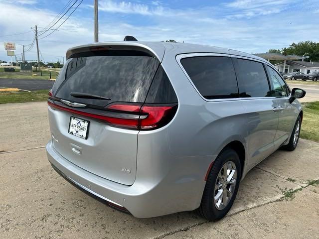 new 2024 Chrysler Pacifica car, priced at $42,685