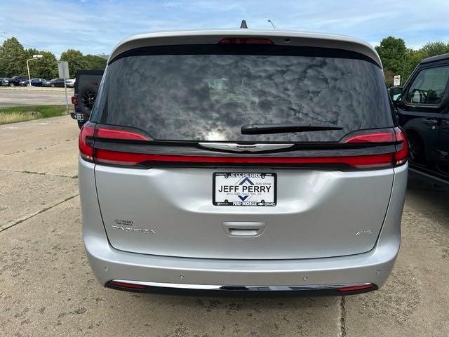 new 2024 Chrysler Pacifica car, priced at $42,685