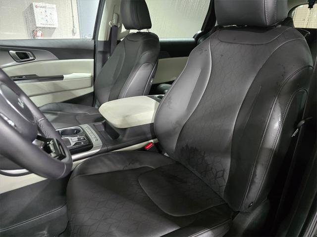 used 2024 Kia Carnival car