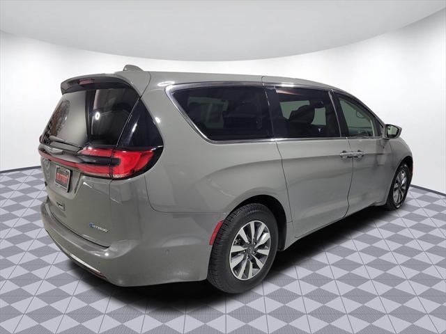 used 2022 Chrysler Pacifica Hybrid car