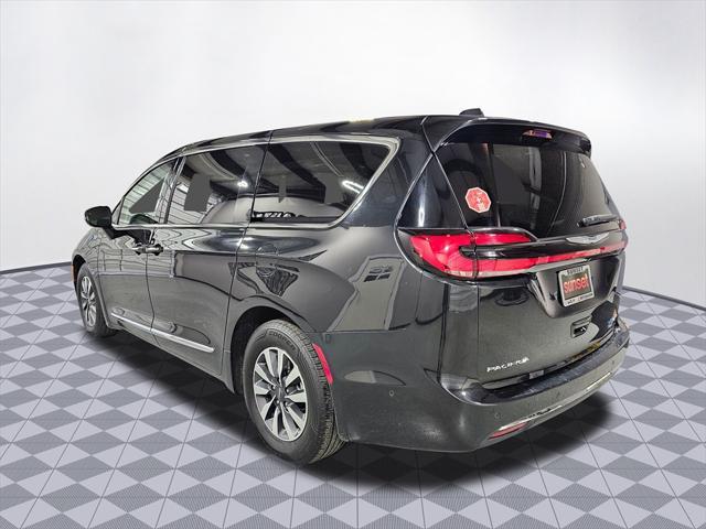 used 2022 Chrysler Pacifica Hybrid car, priced at $29,999