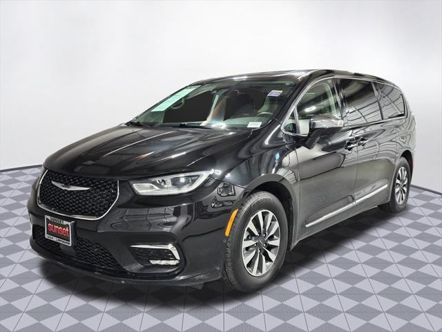 used 2022 Chrysler Pacifica Hybrid car, priced at $29,999