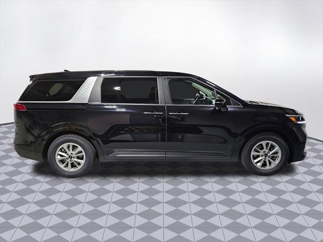 used 2022 Kia Carnival car