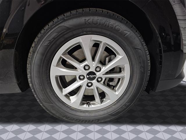 used 2022 Kia Carnival car