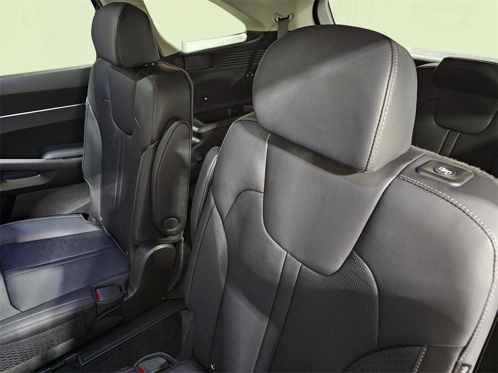 used 2025 Kia Sorento Hybrid car