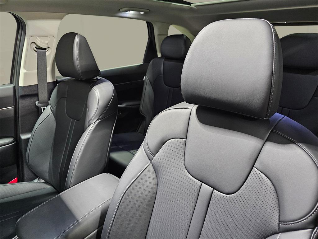 used 2025 Kia Sorento Hybrid car