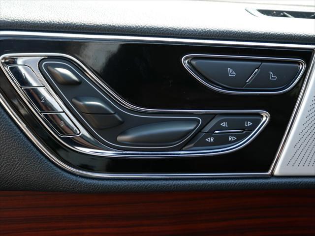 used 2023 Lincoln Navigator car, priced at $73,999