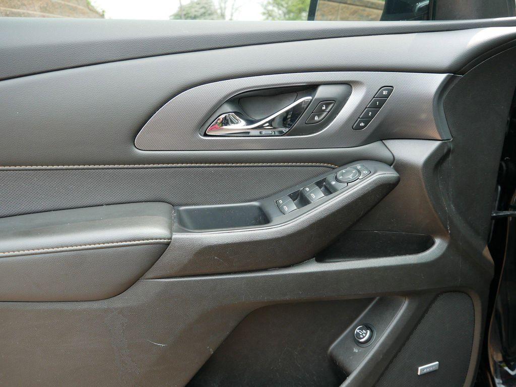used 2021 Chevrolet Traverse car, priced at $24,250