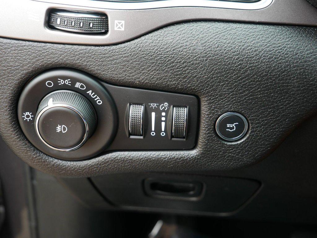 used 2021 Jeep Cherokee car, priced at $23,999