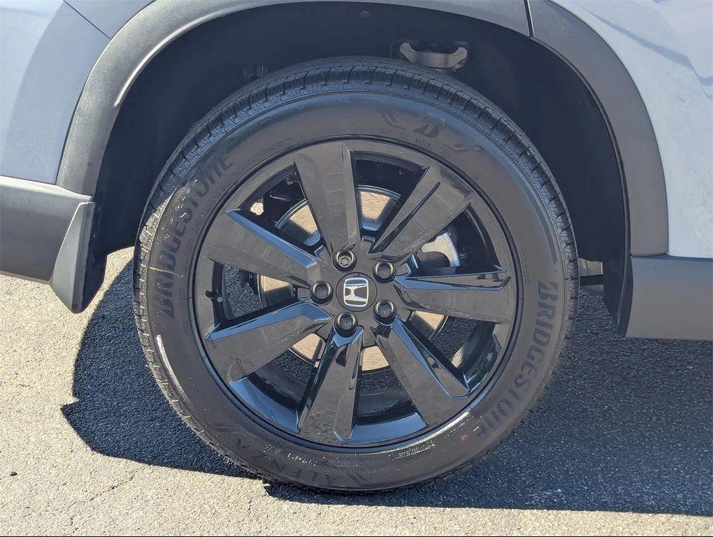 new 2025 Honda Pilot car, priced at $52,528