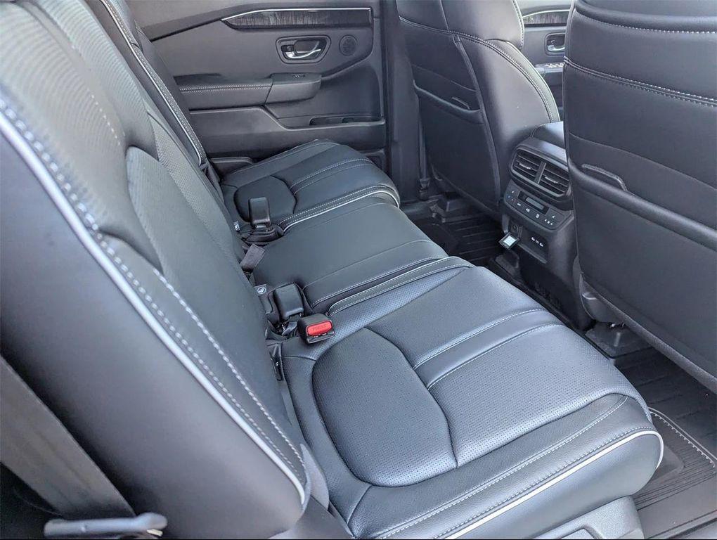 new 2025 Honda Pilot car, priced at $51,137