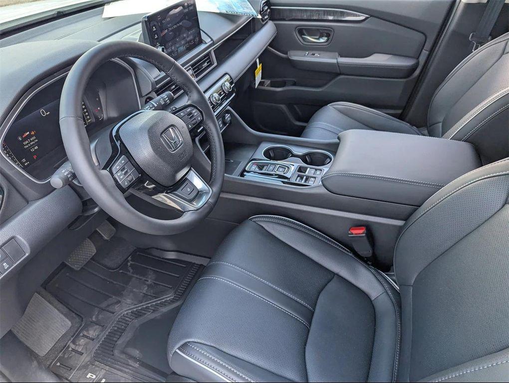 new 2025 Honda Pilot car, priced at $51,137