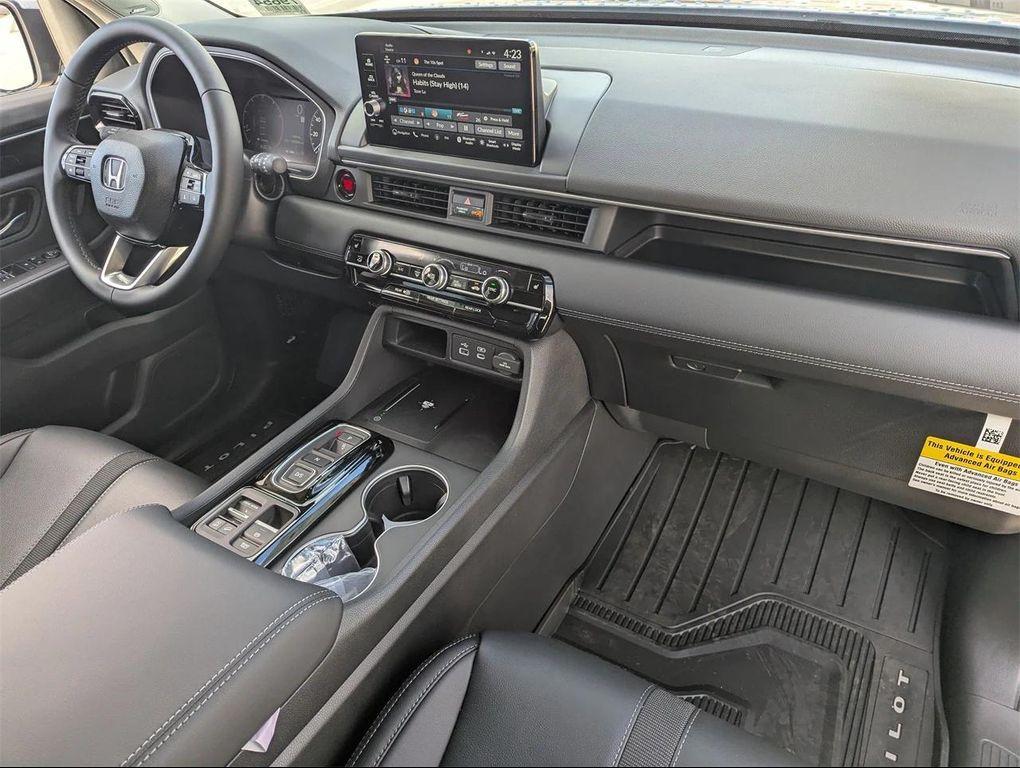 new 2025 Honda Pilot car, priced at $48,161