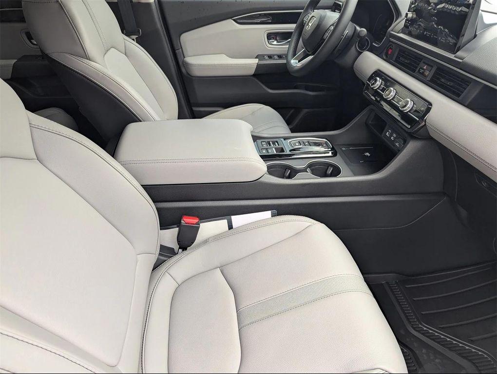 new 2025 Honda Pilot car, priced at $43,133