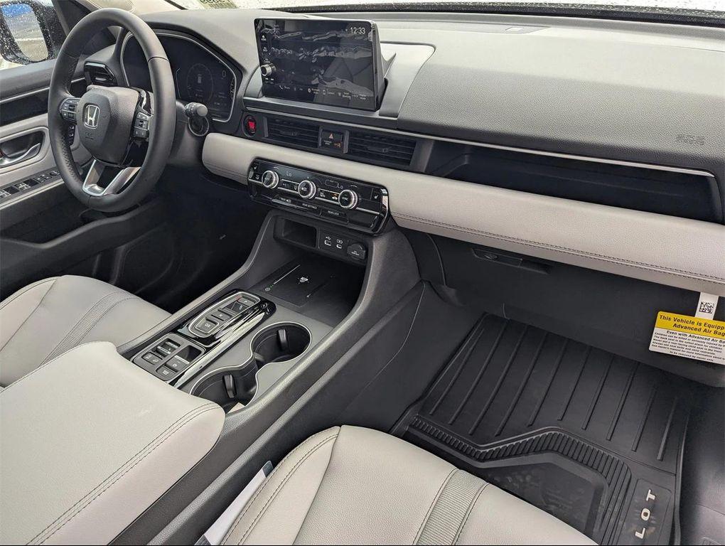 new 2025 Honda Pilot car, priced at $43,133