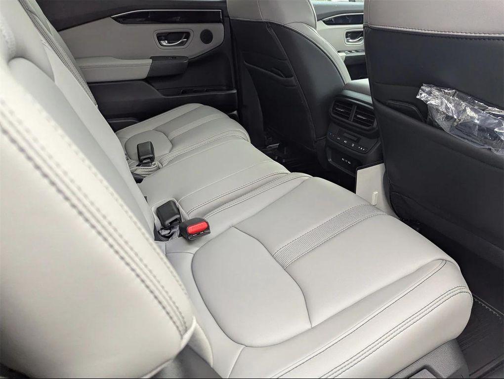 new 2025 Honda Pilot car, priced at $43,133